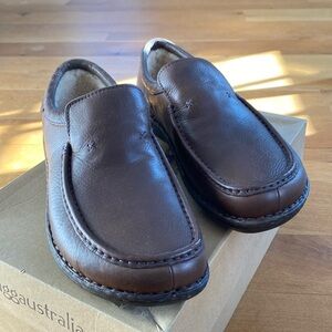 Ugg Men’s size 13 leather Quintana shearling-lined loafers - new in box